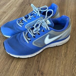 Women’s Nikes Vomero 8 shoes